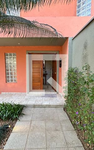 Casa para alugar com 320m², 5 quartos e 3 vagas Casa para alugar com 320m², 5 quartos e 3 vagasEntrada da casa