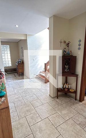 Casa para alugar com 320m², 5 quartos e 3 vagas Casa para alugar com 320m², 5 quartos e 3 vagasSala