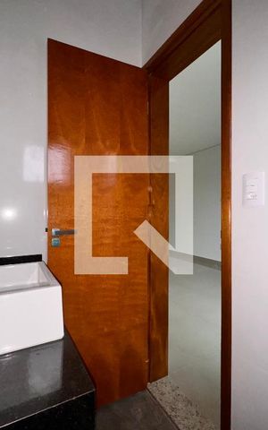 Casa à venda com 200m², 3 quartos e 4 vagas Casa à venda com 200m², 3 quartos e 4 vagasLavabo