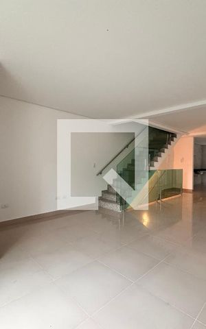 Casa à venda com 200m², 3 quartos e 4 vagas Casa à venda com 200m², 3 quartos e 4 vagasSala