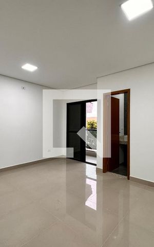 Casa à venda com 200m², 3 quartos e 4 vagas Casa à venda com 200m², 3 quartos e 4 vagasSuite 3