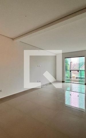 Casa à venda com 200m², 3 quartos e 4 vagas Casa à venda com 200m², 3 quartos e 4 vagasSala