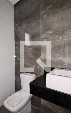 Casa à venda com 200m², 3 quartos e 4 vagas Casa à venda com 200m², 3 quartos e 4 vagasLavabo