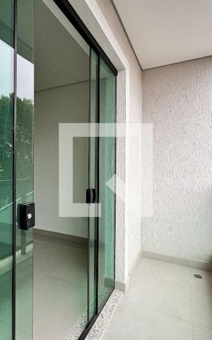 Casa à venda com 200m², 3 quartos e 4 vagas Casa à venda com 200m², 3 quartos e 4 vagasSacada