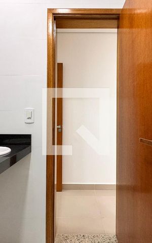 Casa à venda com 200m², 3 quartos e 4 vagas Casa à venda com 200m², 3 quartos e 4 vagasBanheiro da Suíte 1