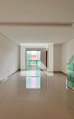 Casa à venda com 200m², 3 quartos e 4 vagas Casa à venda com 200m², 3 quartos e 4 vagasSala