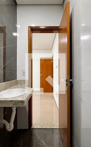 Casa à venda com 200m², 3 quartos e 4 vagas Casa à venda com 200m², 3 quartos e 4 vagasBanheiro da Suíte 2