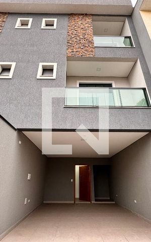 Casa à venda com 200m², 3 quartos e 4 vagas Casa à venda com 200m², 3 quartos e 4 vagasGaragem