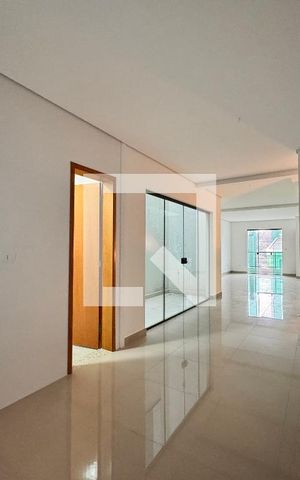 Casa à venda com 200m², 3 quartos e 4 vagas Casa à venda com 200m², 3 quartos e 4 vagasCozinha