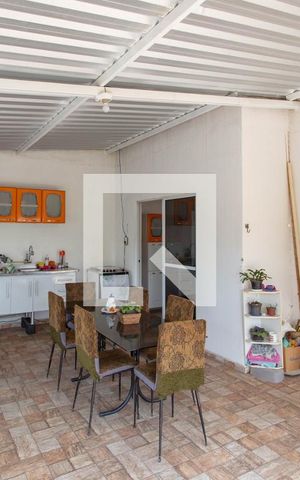 Casa à venda com 360m², 6 quartos e 4 vagas Casa à venda com 360m², 6 quartos e 4 vagasÁrea de Serviço e Varanda