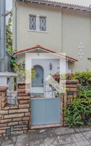 Casa à venda com 472m², 4 quartos e 3 vagas Casa à venda com 472m², 4 quartos e 3 vagasFachada