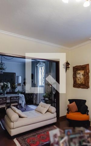 Casa à venda com 472m², 4 quartos e 3 vagas Casa à venda com 472m², 4 quartos e 3 vagasSala