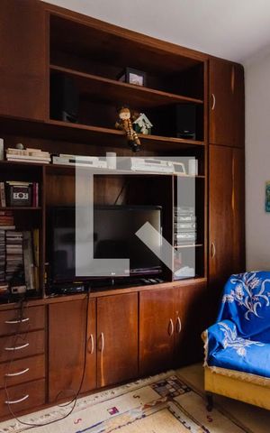 Casa à venda com 472m², 4 quartos e 3 vagas Casa à venda com 472m², 4 quartos e 3 vagasQuarto 1