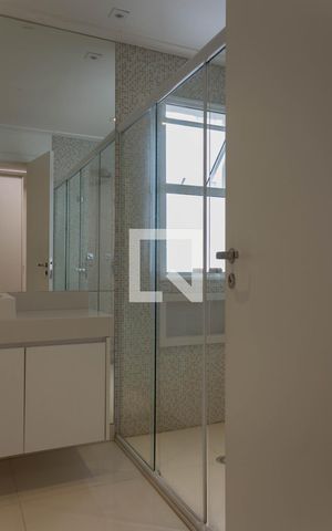 Apartamento à venda com 237m², 4 quartos e 4 vagas Apartamento à venda com 237m², 4 quartos e 4 vagasBanheiro da Suíte 1