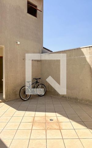 Casa à venda com 220m², 5 quartos e 4 vagas Casa à venda com 220m², 5 quartos e 4 vagasQuintal