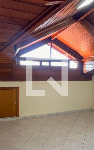 Casa à venda com 220m², 5 quartos e 4 vagas Casa à venda com 220m², 5 quartos e 4 vagasQuarto 4