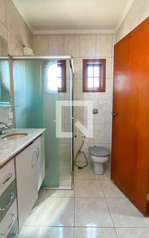 Casa à venda com 220m², 5 quartos e 4 vagas Casa à venda com 220m², 5 quartos e 4 vagasBanheiro da Suíte