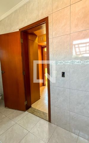 Casa à venda com 220m², 5 quartos e 4 vagas Casa à venda com 220m², 5 quartos e 4 vagasBanheiro da Suíte