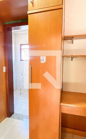 Casa à venda com 220m², 5 quartos e 4 vagas Casa à venda com 220m², 5 quartos e 4 vagasCloset da suíte