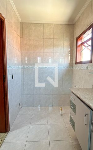 Casa à venda com 220m², 5 quartos e 4 vagas Casa à venda com 220m², 5 quartos e 4 vagasBanheiro da Suíte