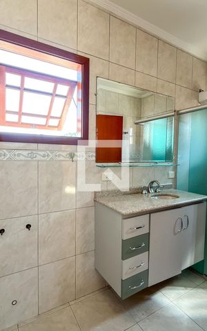 Casa à venda com 220m², 5 quartos e 4 vagas Casa à venda com 220m², 5 quartos e 4 vagasBanheiro da Suíte