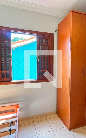 Casa à venda com 220m², 5 quartos e 4 vagas Casa à venda com 220m², 5 quartos e 4 vagasQuarto 1