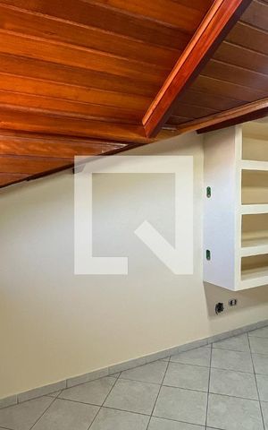Casa à venda com 220m², 5 quartos e 4 vagas Casa à venda com 220m², 5 quartos e 4 vagasQuarto 3