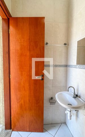 Casa à venda com 220m², 5 quartos e 4 vagas Casa à venda com 220m², 5 quartos e 4 vagasBanheiro Externo