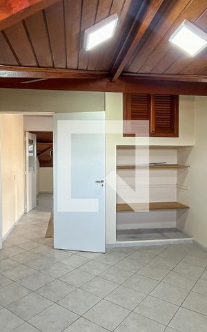 Casa à venda com 220m², 5 quartos e 4 vagas Casa à venda com 220m², 5 quartos e 4 vagasQuarto 4