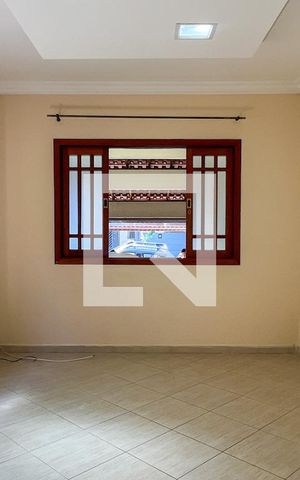Casa à venda com 220m², 5 quartos e 4 vagas Casa à venda com 220m², 5 quartos e 4 vagasSala