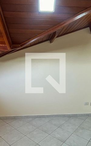 Casa à venda com 220m², 5 quartos e 4 vagas Casa à venda com 220m², 5 quartos e 4 vagasQuarto 4