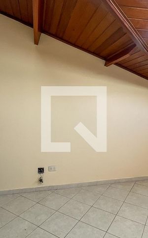 Casa à venda com 220m², 5 quartos e 4 vagas Casa à venda com 220m², 5 quartos e 4 vagasQuarto 4