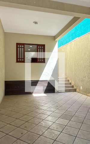 Casa à venda com 220m², 5 quartos e 4 vagas Casa à venda com 220m², 5 quartos e 4 vagasGaragem