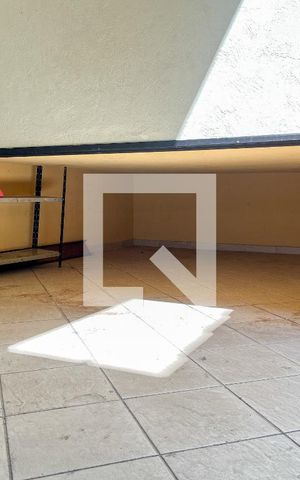 Casa à venda com 220m², 5 quartos e 4 vagas Casa à venda com 220m², 5 quartos e 4 vagasGaragem