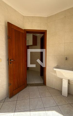 Casa à venda com 220m², 5 quartos e 4 vagas Casa à venda com 220m², 5 quartos e 4 vagasQuintal