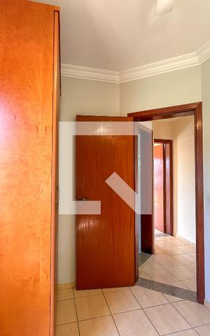 Casa à venda com 220m², 5 quartos e 4 vagas Casa à venda com 220m², 5 quartos e 4 vagasQuarto 1