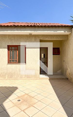 Casa à venda com 220m², 5 quartos e 4 vagas Casa à venda com 220m², 5 quartos e 4 vagasQuintal