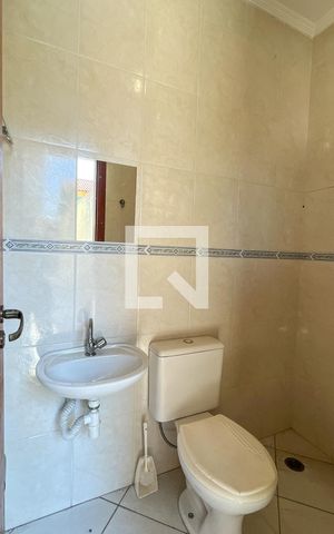 Casa à venda com 220m², 5 quartos e 4 vagas Casa à venda com 220m², 5 quartos e 4 vagasBanheiro Externo