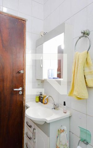 Casa à venda com 125m², 2 quartos e 2 vagas Casa à venda com 125m², 2 quartos e 2 vagasBanheiro