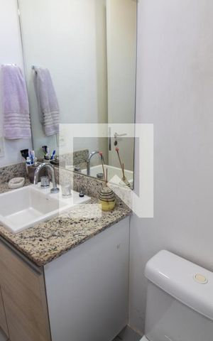 Apartamento à venda com 79m², 2 quartos e 1 vaga Apartamento à venda com 79m², 2 quartos e 1 vagaBanheiro