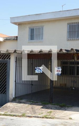 Casa à venda com 140m², 4 quartos e 2 vagasFachada
