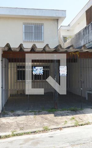 Casa à venda com 140m², 4 quartos e 2 vagasFachada