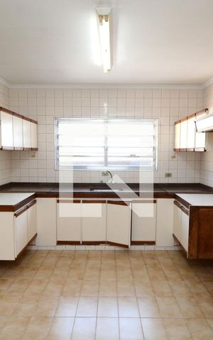 Casa à venda com 140m², 4 quartos e 2 vagasCozinha