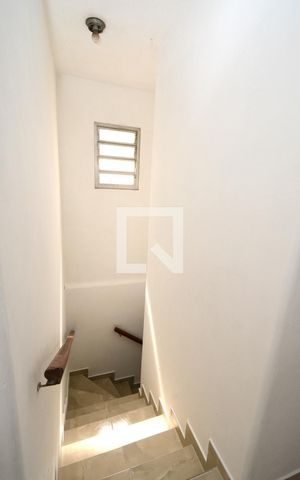 Casa à venda com 140m², 4 quartos e 2 vagasEscada