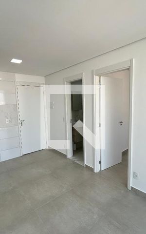 Apartamento à venda com 36m², 2 quartos e sem vaga Apartamento à venda com 36m², 2 quartos e sem vagaSala