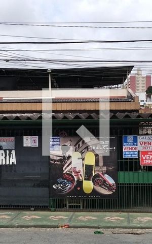 Casa à venda com 230m², 5 quartos e 4 vagas Casa à venda com 230m², 5 quartos e 4 vagasFachada