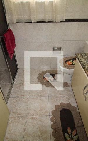 Casa à venda com 230m², 5 quartos e 4 vagasBanheiro 1