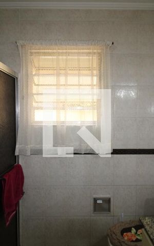 Casa à venda com 230m², 5 quartos e 4 vagasBanheiro 1