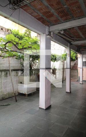 Casa à venda com 230m², 5 quartos e 4 vagasÁrea de Serviço