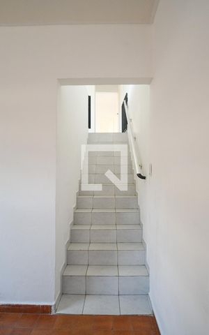 Casa para alugar com 120m², 3 quartos e 1 vaga Casa para alugar com 120m², 3 quartos e 1 vagaEscada